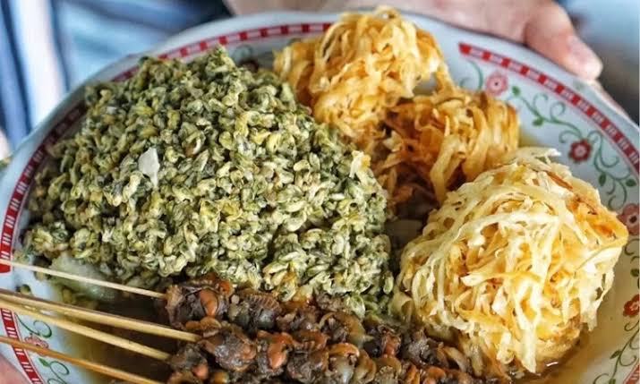 Kupang Lontong merupakan makanan khas Sidoarjo (X @GNFI)
