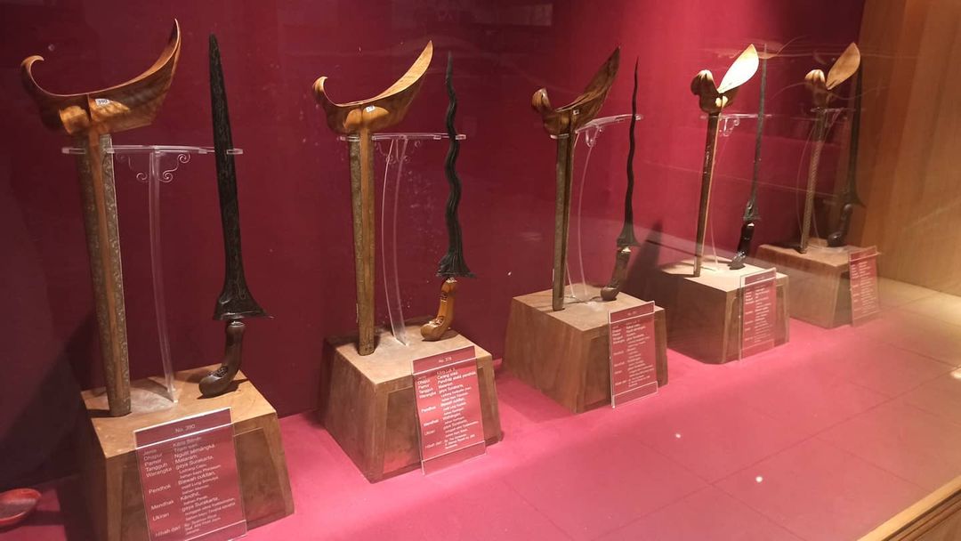 Salah satu display koleksi keris di Museum Keris Nusantara, Solo. (foto: bob.kemenparekraf.go.id)