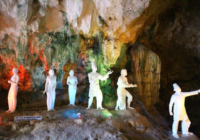 Menelusuri Goa Jatijajar yaitu goa stalaktit dan stalagmit di Kebumen
