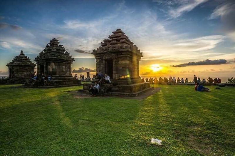 Candi Ijo di sore hari.