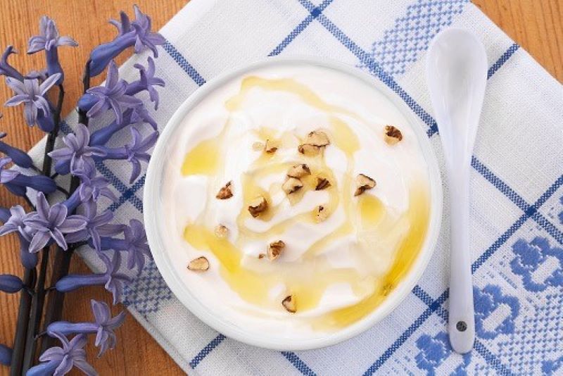 Kombinasi Yoghurt dan Madu.