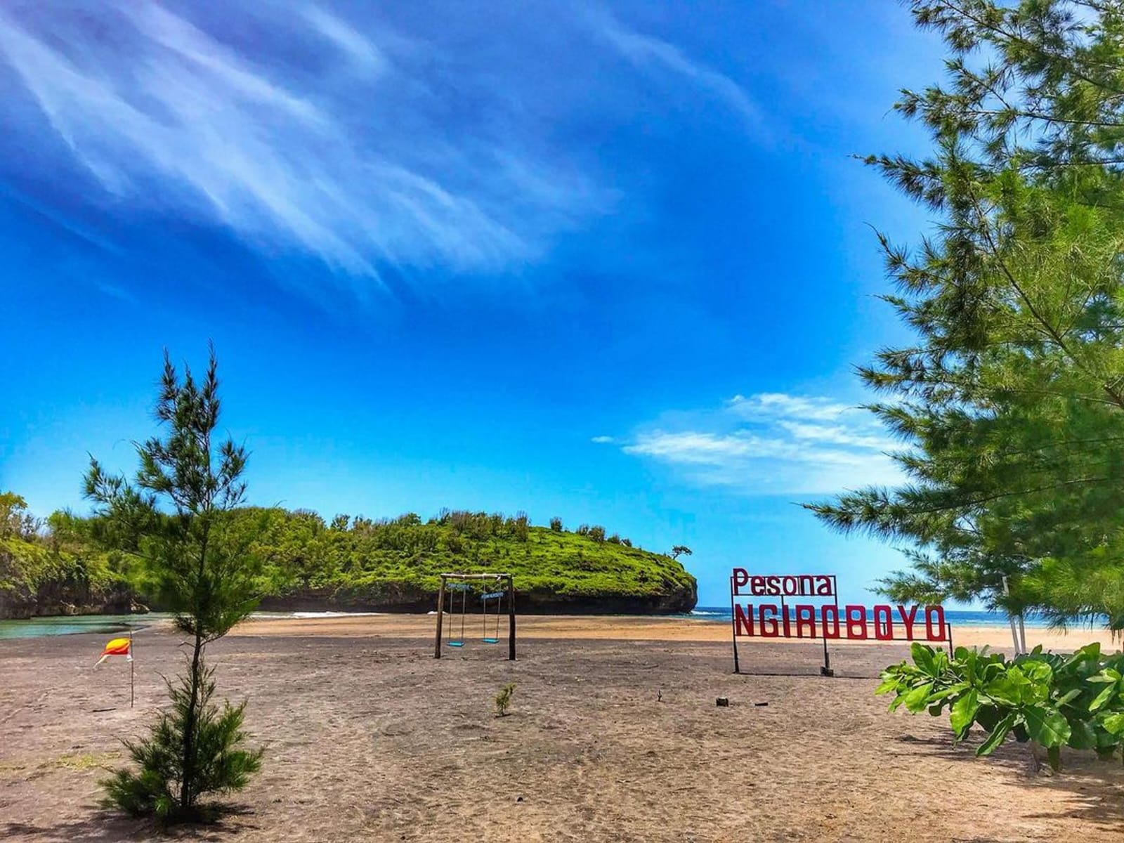 Keindahan yang menakjubkan dari Pantai Ngiriboyo   ( instagram.com/kaleb_setiawan )