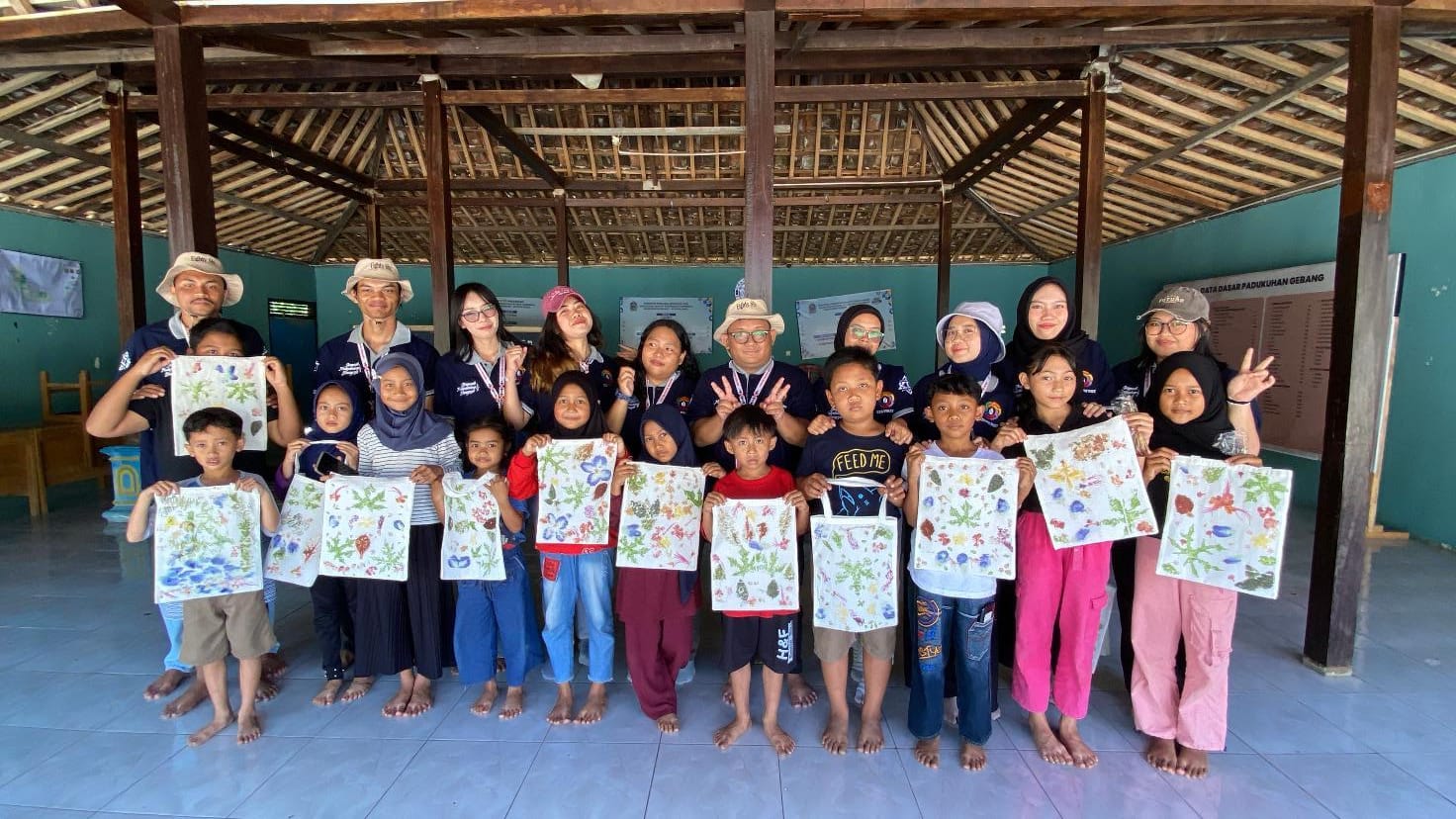 KKN UMBY gelar workshop seni ramah lingkungan di Padukuhan Gebang, Kalurahan Candirejo, Kecamatan Semanu, Kabupaten Gunungkidul, Daerah Istimewa Yogyakarta (DIY), Sabtu (3/8/2024).