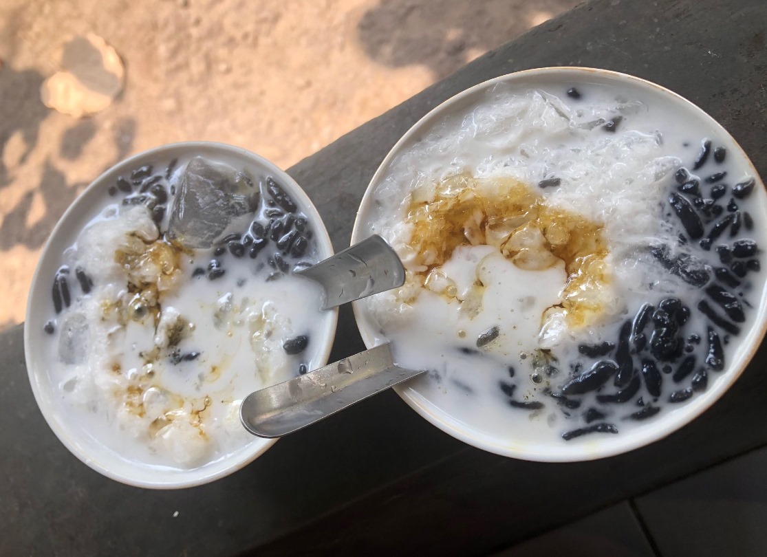 Es dawet ireng Jembatan Butuh Purworejo.   (hipwee.com)