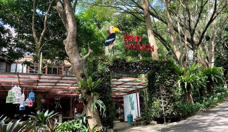 Destinasi wisata edukatif yang mengenalkan ekosistem burung di tengah Kota Bandung.