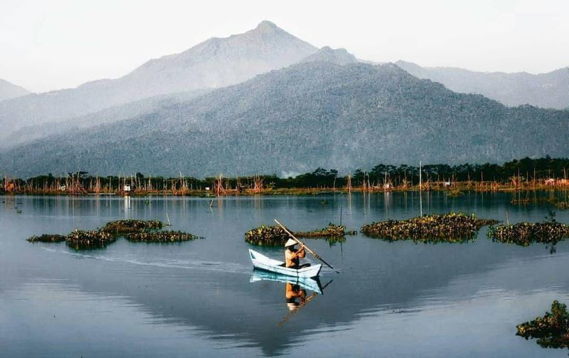 Ilustrasi Rawa Pening, danau indah yang ternyata pembalasan seekor naga.