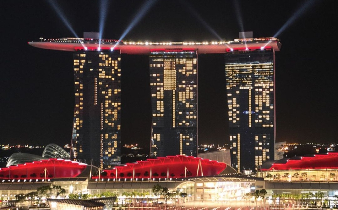 Suasana kemegahan Marina Bay Sands yang nampak dari jauh  (Instagram.com/@marinabaysands)