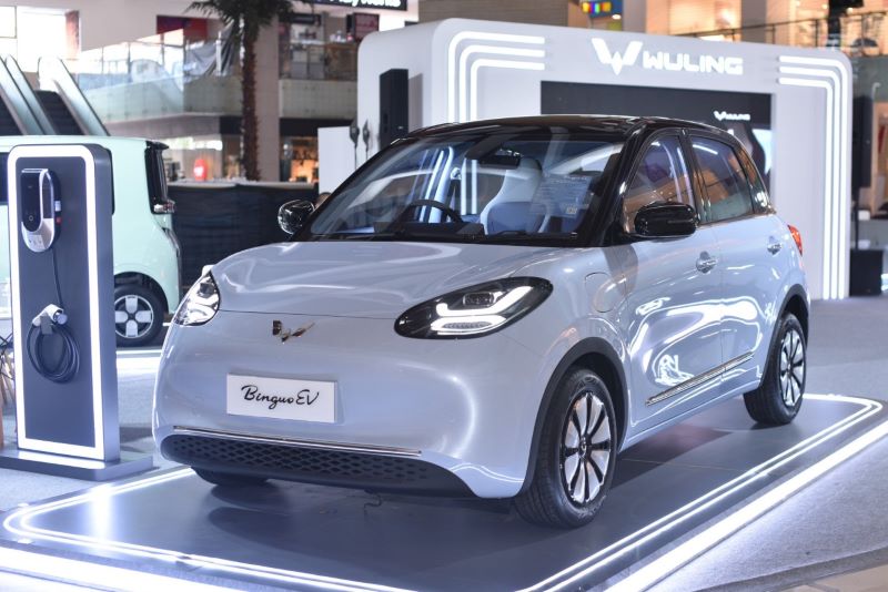 Wuling Motors menjadi perusahaan paling unggul dalam penjualan mobil EV (Electric Vehicle) di Indonesia.