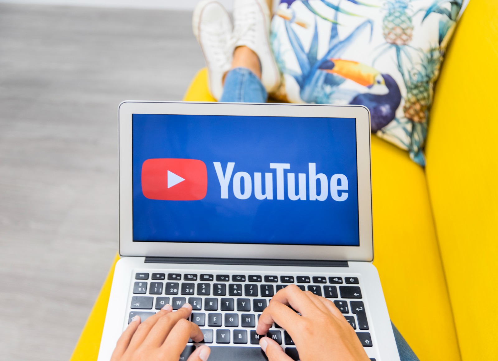 Nikmati pengalaman belajar yang menyenangkan dan efektif bersama para professor terbaik di channel youtube (freepik.com)