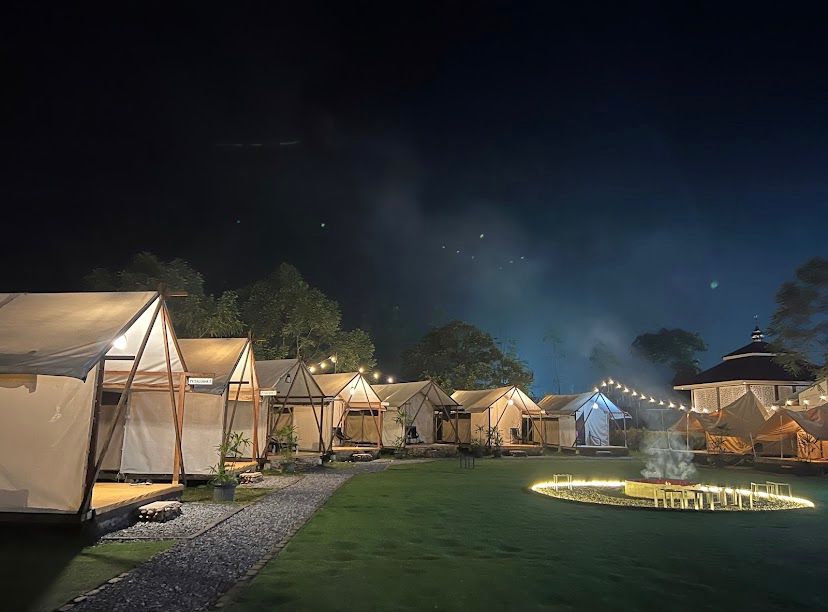 Foto The Edge Harau Glamping saat Malam hari. (Google Maps)