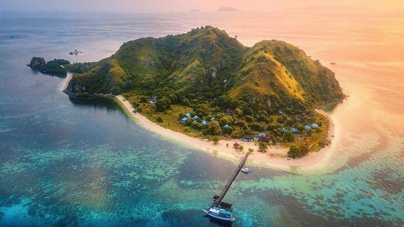Keindahan Pulau Kenawa di Nusa Tenggara Barat Judul:&nbsp;
