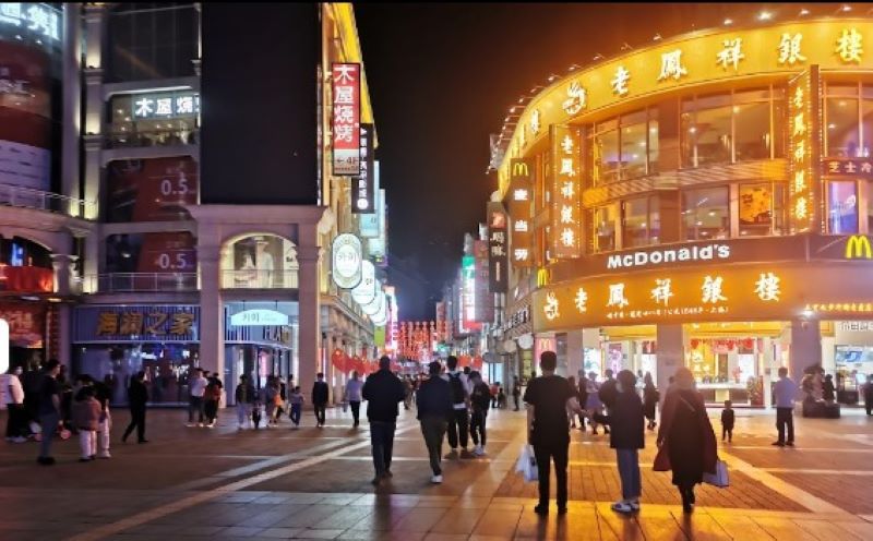 Shangxiaju Pedestrian Street di China.