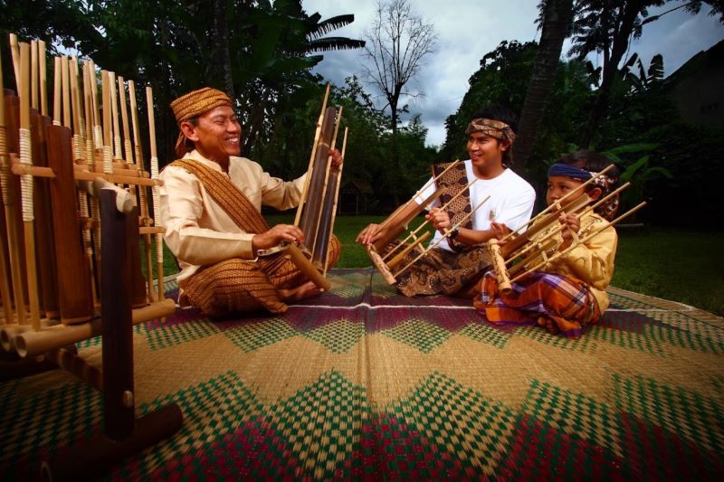 Saung Angklung Udjo, Bandung.