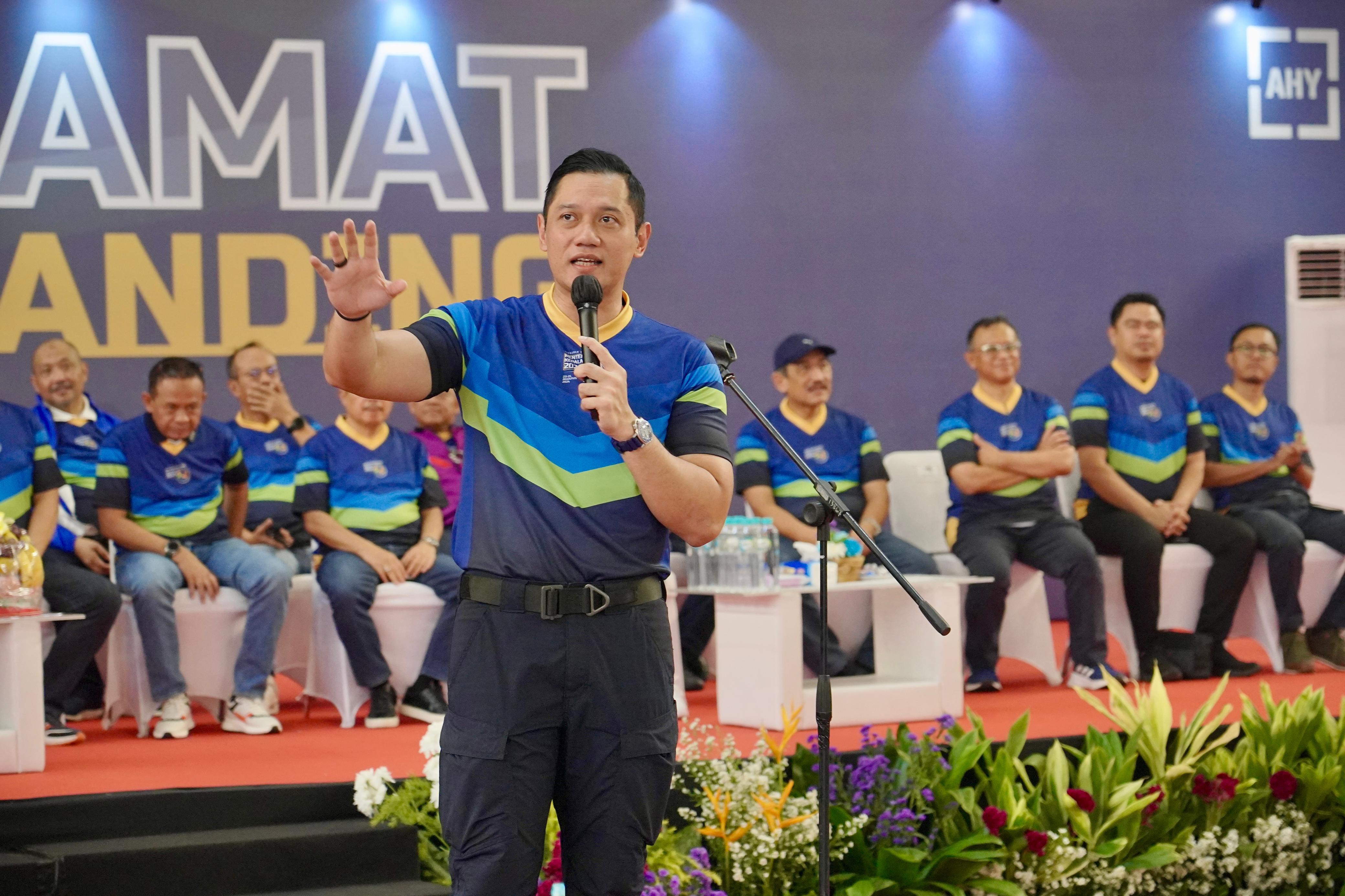 Menteri ATR/BPN, Agus Harimurti Yudhoyono (AHY) membuka Turnamen Voli Menteri ATR/Kepala BPN Cup 2024 dalam rangka HANTARU, di GOR Nanggala Kopassus, Cijantung, Jakarta, Jumat (23/08/2024).