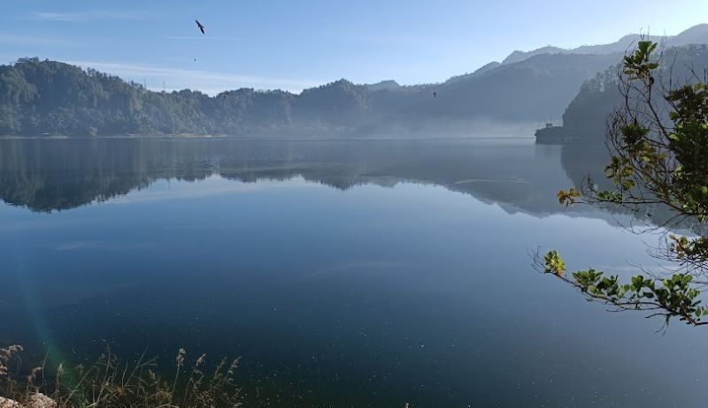 Telaga Ngebel dengan keindahan dan kisah mistisnya.