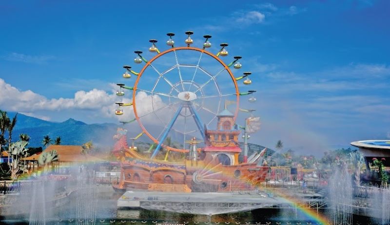 Menikmati akhir pekan bersama keluarga di Saloka Theme Park Semarang.