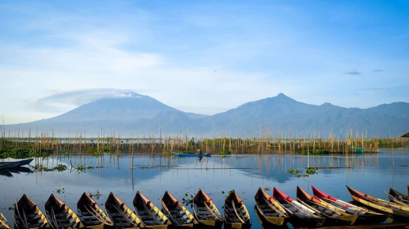 Destinasi wisata berupa danau alami di Semarang.