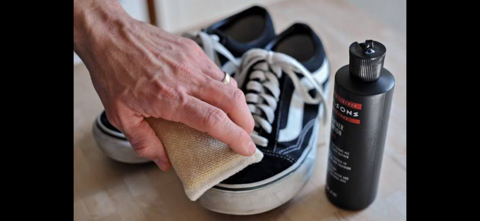 Merawat Sepatu https://images.app.goo.gl/Lu4CzrHkaN5xAwYz6