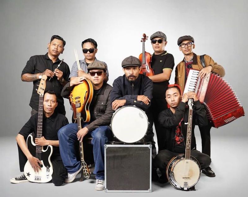 The Cloves and The Tobacco, band celtic punk asal Yogyakarta.