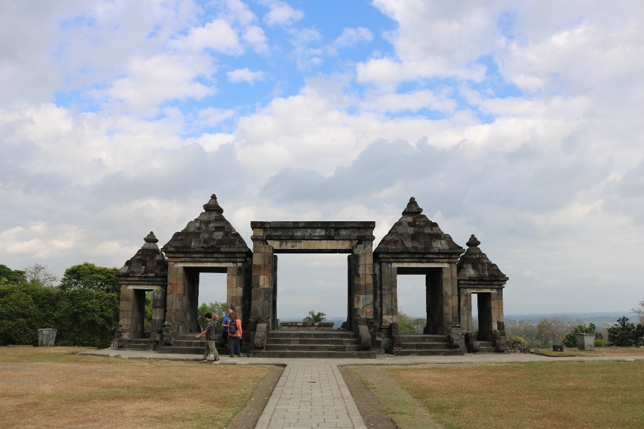 Candi Ratu Boko Sumber: berbagai sumber
