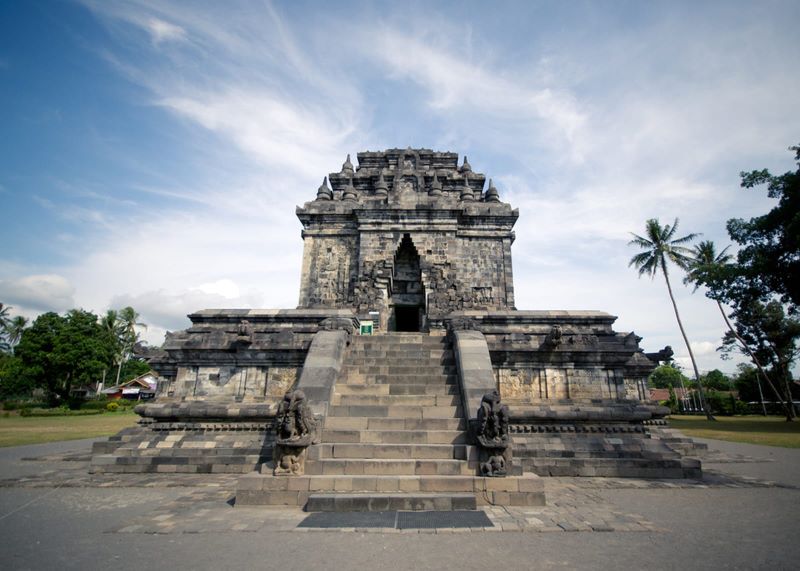 Candi Mendut.