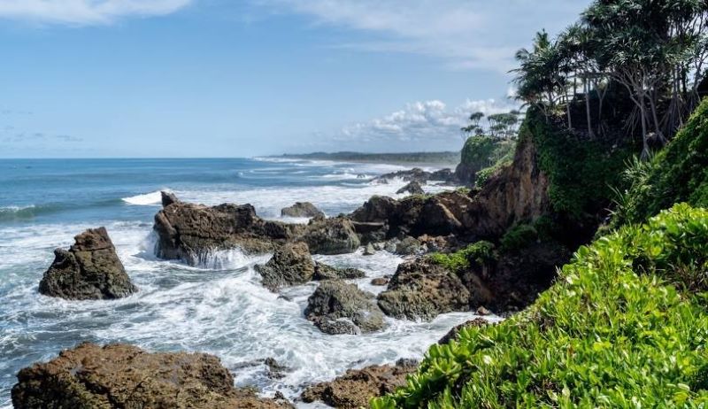 Keindahan Pantai Karang Tawulan Tasikmalaya.