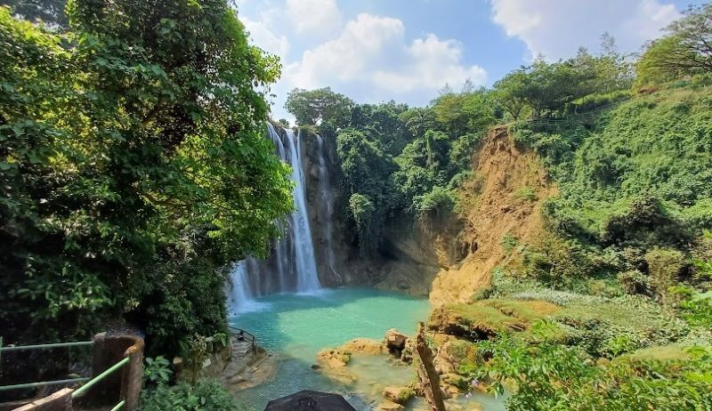 Air Terjun Nglirip Tuban.
