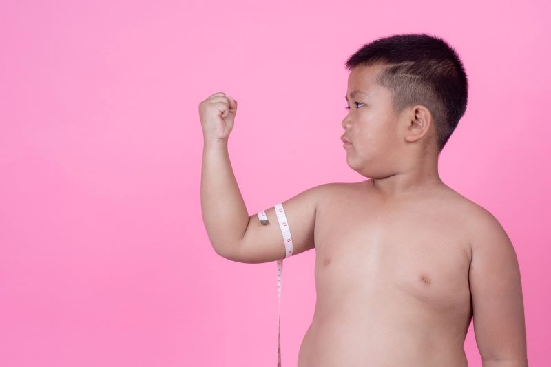 Ilustrasi anak laki-laki yang memiliki berat berlebih.