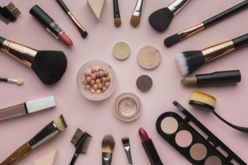 Kuas Makeup.