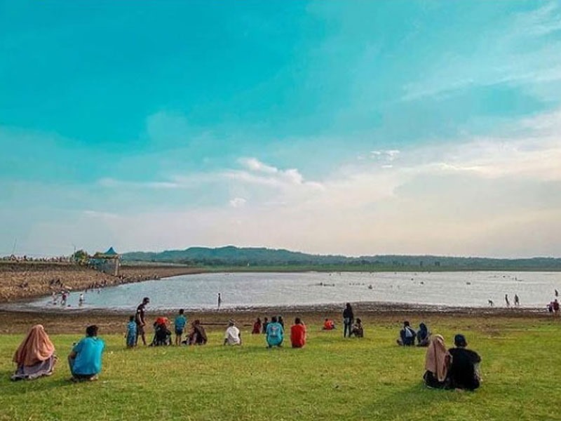 Menikmati sore hari yang di Waduk Bade Boyolali.&nbsp;