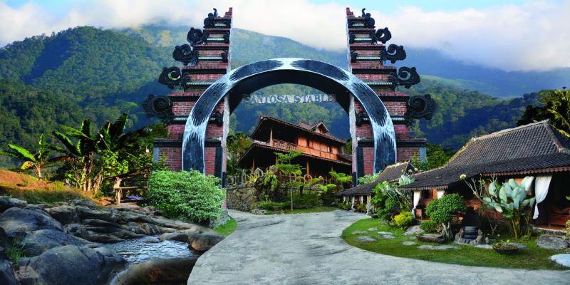 Santosa Park Semarang menawarkan berbagai wahana menarik untuk seluruh keluarga.