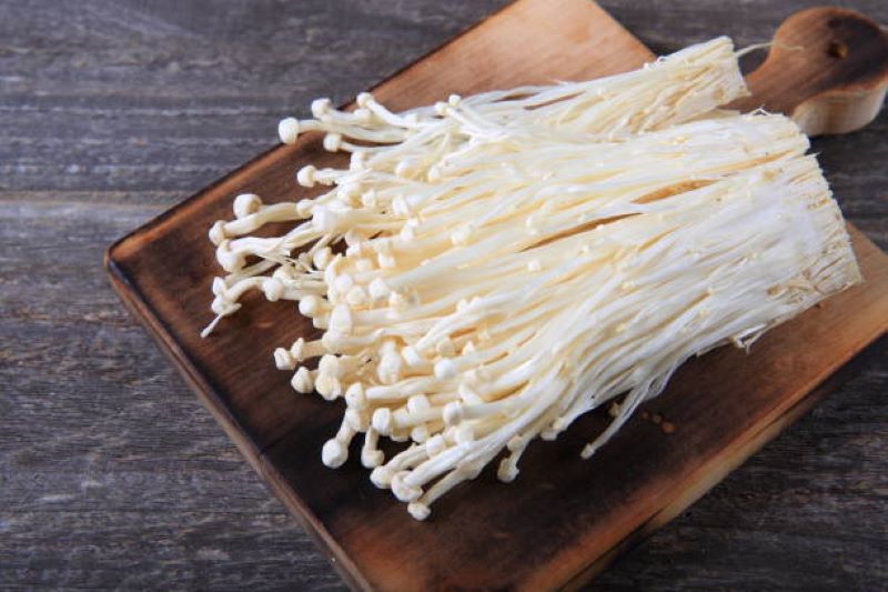 Jamur enoki.