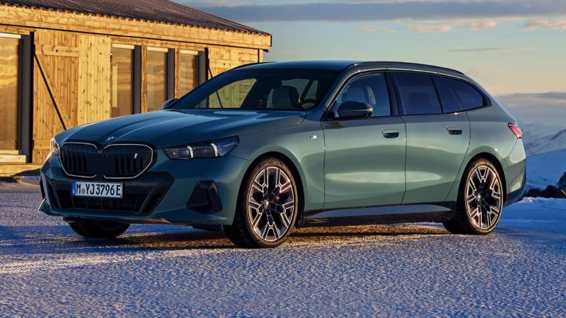 BMW i5 Touring 2024 yang resmi rilis di Indonesia.