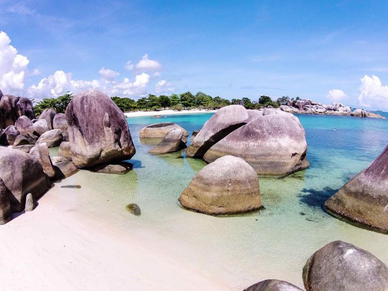 Menjelajahi keindahan Pulau Tanjung Pandan.