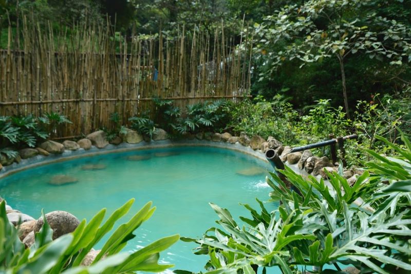 Pemandian air panas ala Jepang di Maribaya Resort, Bandung.