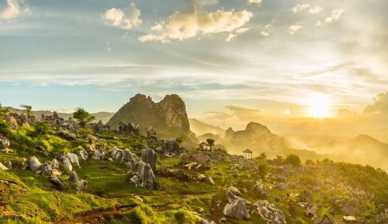 Keindahan batuan karst di Stone Garden Citatah.