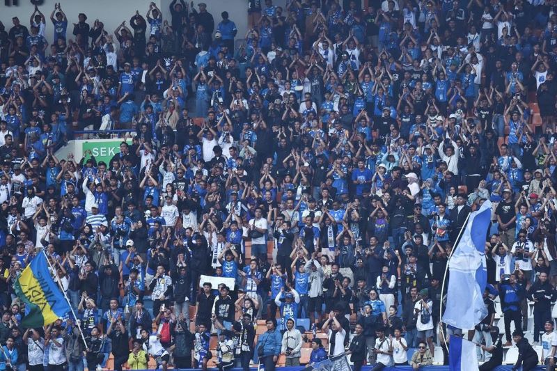 Potrait suporter bola dalam pertandingan sepakbola Persib Bandung VS Persija Jakarta di Stadion Si Jalak Harupat, Soreang, Kabupaten Bandung.