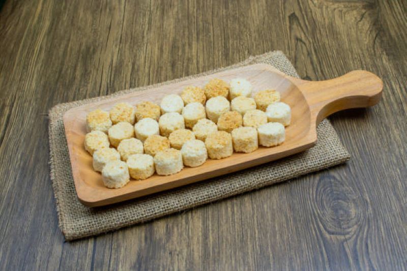 Kue Sagon, jajanan tradisional Indonesia  (pixabay)