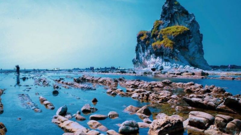 Keindahan Pantai Sawarna yang berada di Banten.