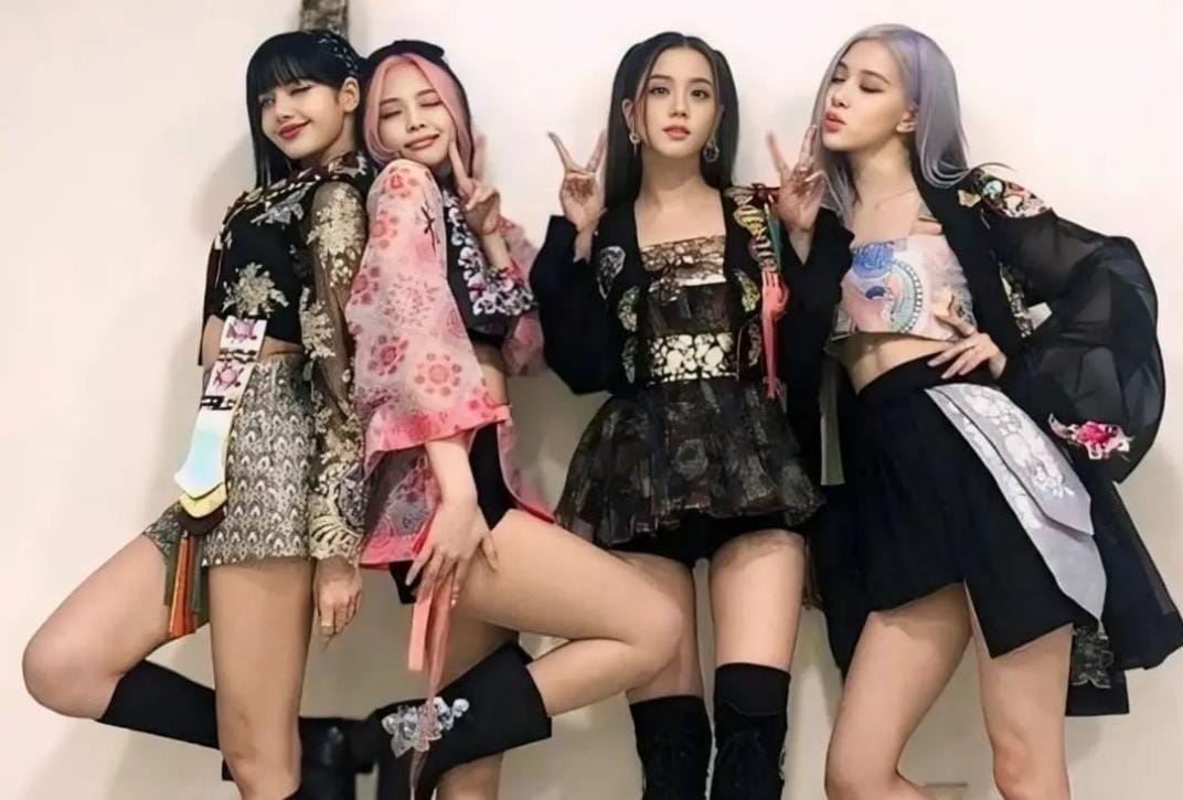 Member Blackpink: Lisa, Jennie, Jisoo dan Rose.