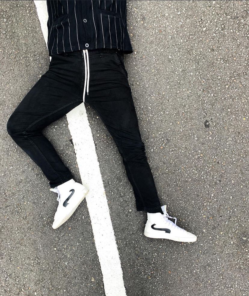 Tips memilih sepatu yang tepat agar awet dan trendy.