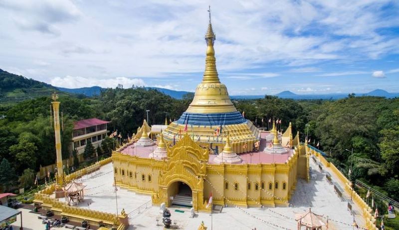 Pagoda Emas Termegah di Karo, Sumatera Utara.