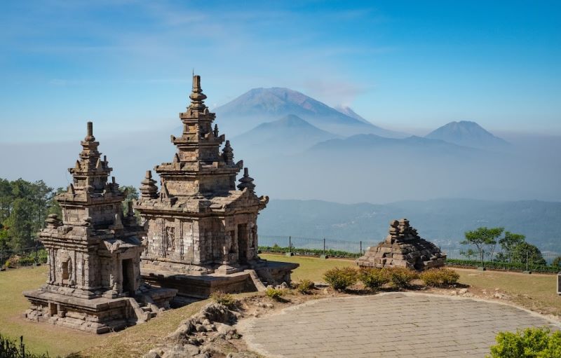 Panorama kaki Gunung Unggaran di Candi Gedong Songo, Semarang.
