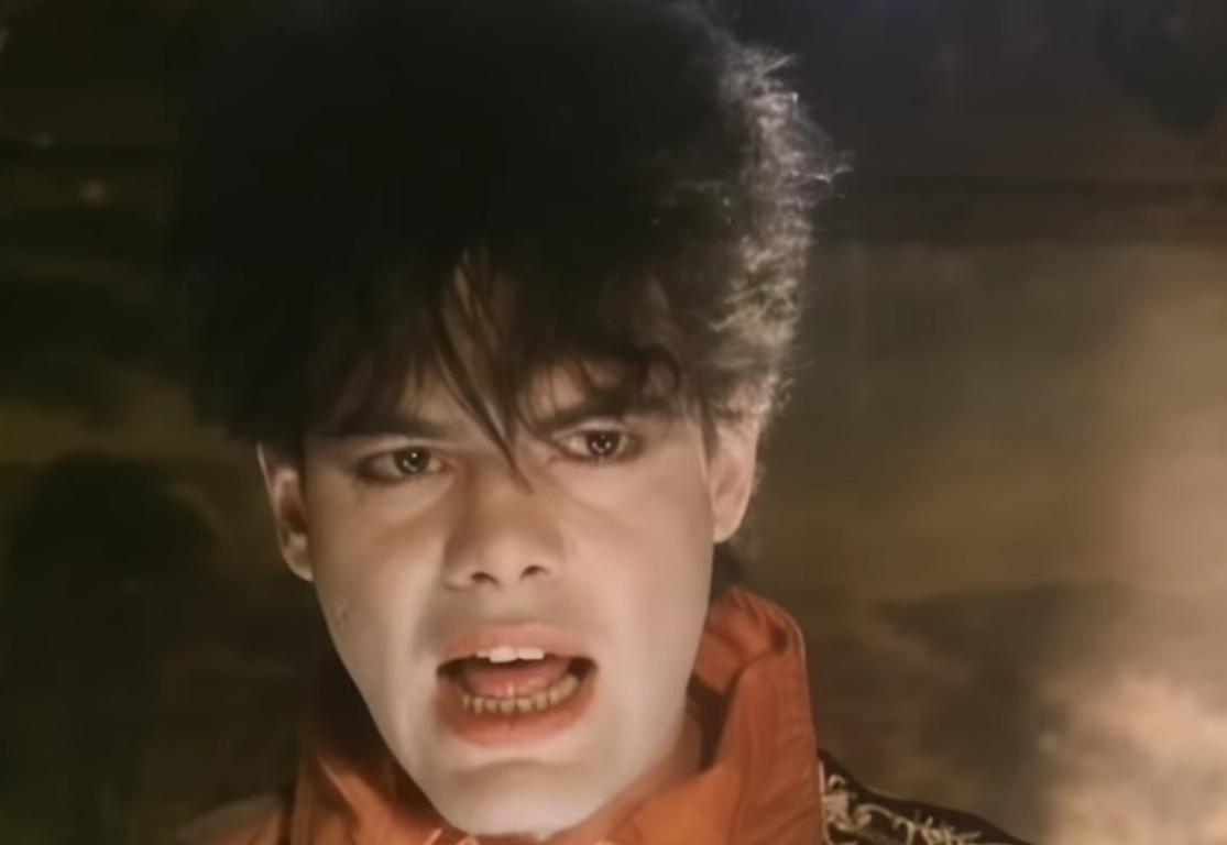 Penyanyi Marian Gold membawakan lagu &ldquo;Forever Young&rdquo; yang belakangan hits dijadikan backsound dalam reels medsos.