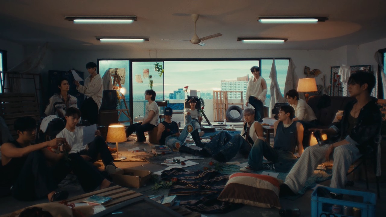 SEVENTEEN.   (MV SEVENTEEN "Love, Money, Fame")