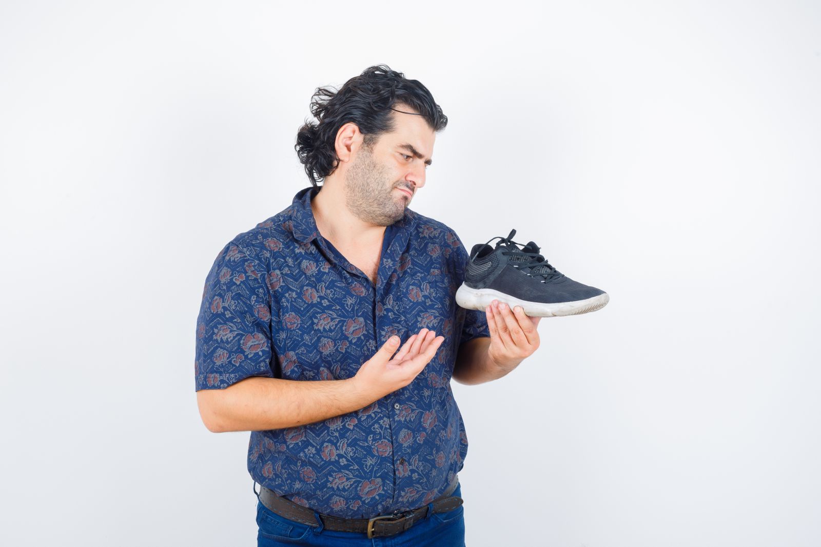 Tips beli sepatu agar mendapatkan yang original.