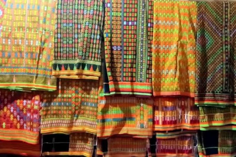 Ilustrasi Lipa Songke Khas Manggarai (Mawatu)