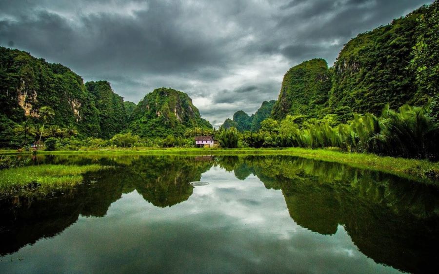 Indahnya batuan karst di Sulawesi.