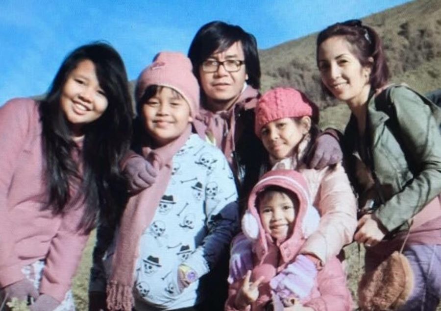 Unggahan Ari Lasso bersama istri dan anak-anaknya.