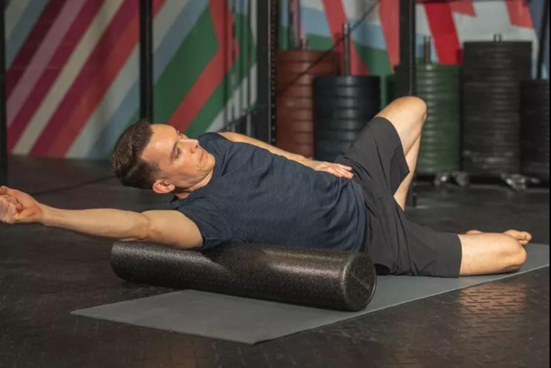 ilustrasi seorang pria sedang melakukan olahraga (pinterest)